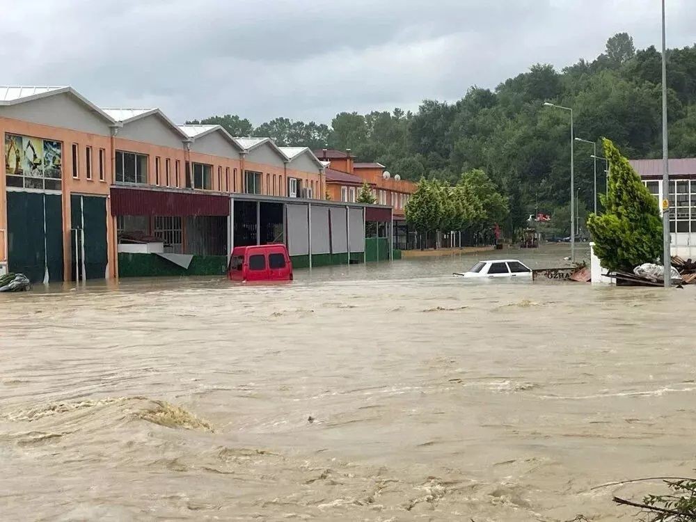 Meteoroloji alarma geçti! 13 kentte kuvvetli yağış ve fırtına bekleniyor: Sel ve su baskınlarına dikkat - Sayfa 1