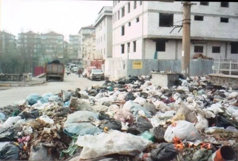 İstanbul'un çöp dağları geri döndü: İmamoğlu koltuk peşinde koşarken, İstanbul'un hali 30 yıl öncesine döndü - Sayfa 7