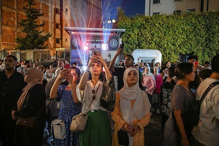 Galata Kulesi'ne 15 Temmuz şehitlerinin fotoğrafları yansıtıldı - Sayfa 5
