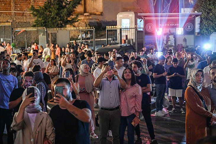 Galata Kulesi'ne 15 Temmuz şehitlerinin fotoğrafları yansıtıldı - Sayfa 8