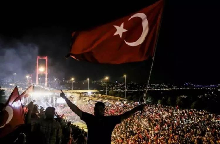 15 Temmuz demokrasi zaferi! İşte unutulmayacak fotoğraflarla hain darbe girişimi gecesi... - Sayfa 10