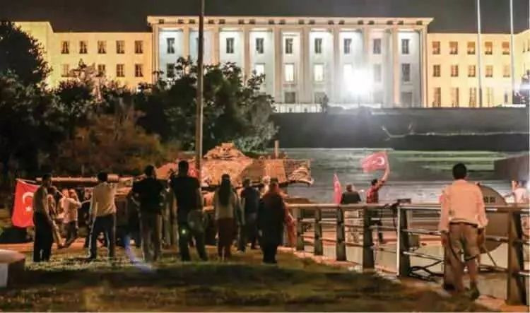 15 Temmuz demokrasi zaferi! İşte unutulmayacak fotoğraflarla hain darbe girişimi gecesi... - Sayfa 13