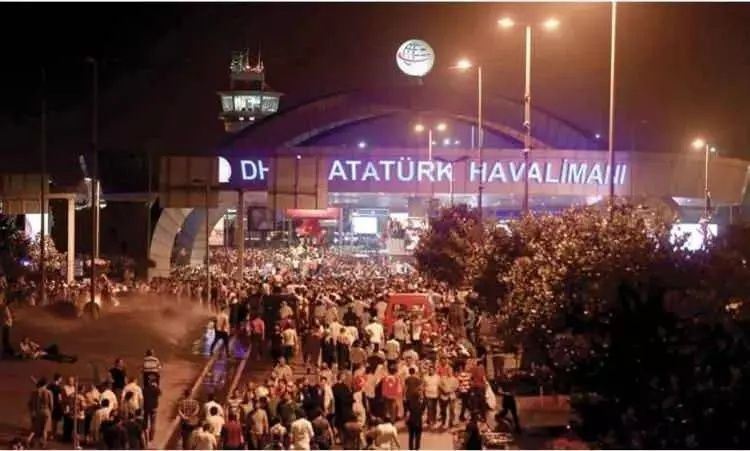 15 Temmuz demokrasi zaferi! İşte unutulmayacak fotoğraflarla hain darbe girişimi gecesi... - Sayfa 15