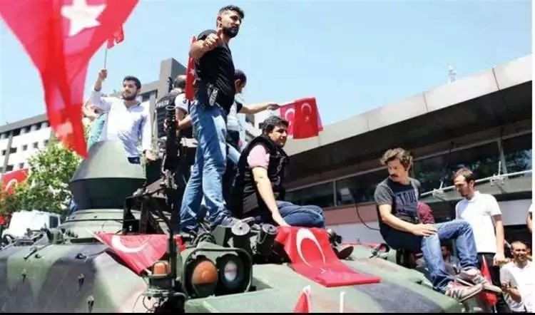 15 Temmuz demokrasi zaferi! İşte unutulmayacak fotoğraflarla hain darbe girişimi gecesi... - Sayfa 26