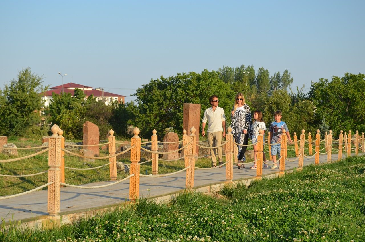Bitlis'in Alman gelini Wilma Elles, kayınvalidesinin elini öpmeye gitti! Büryan yedi, Van Gölü'nde yüzdü - Sayfa 14