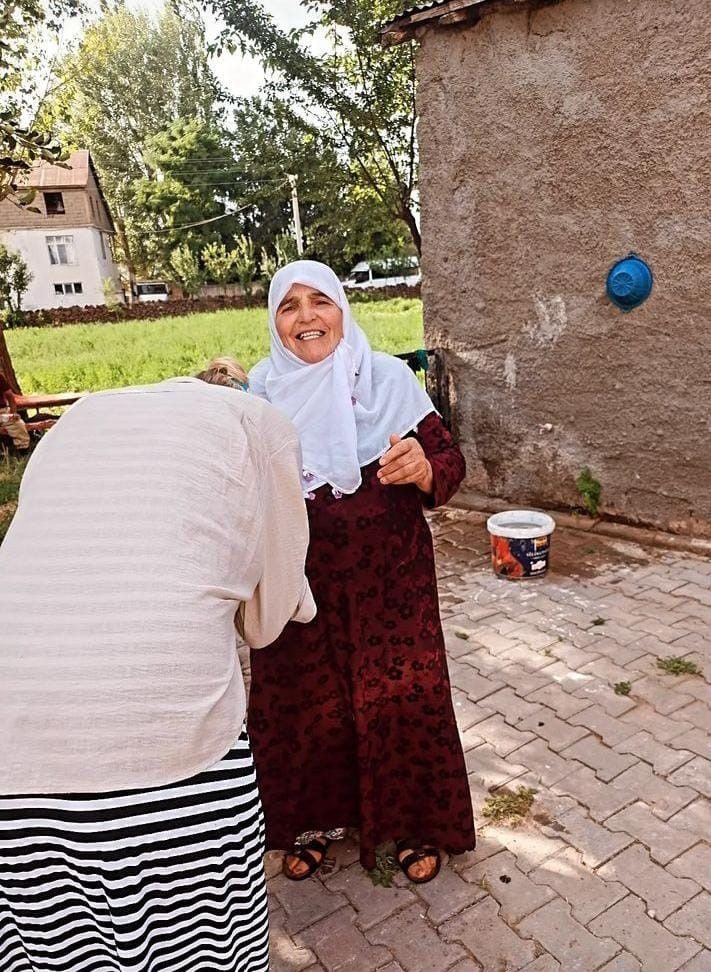 Bitlis'in Alman gelini Wilma Elles, kayınvalidesinin elini öpmeye gitti! Büryan yedi, Van Gölü'nde yüzdü - Sayfa 5