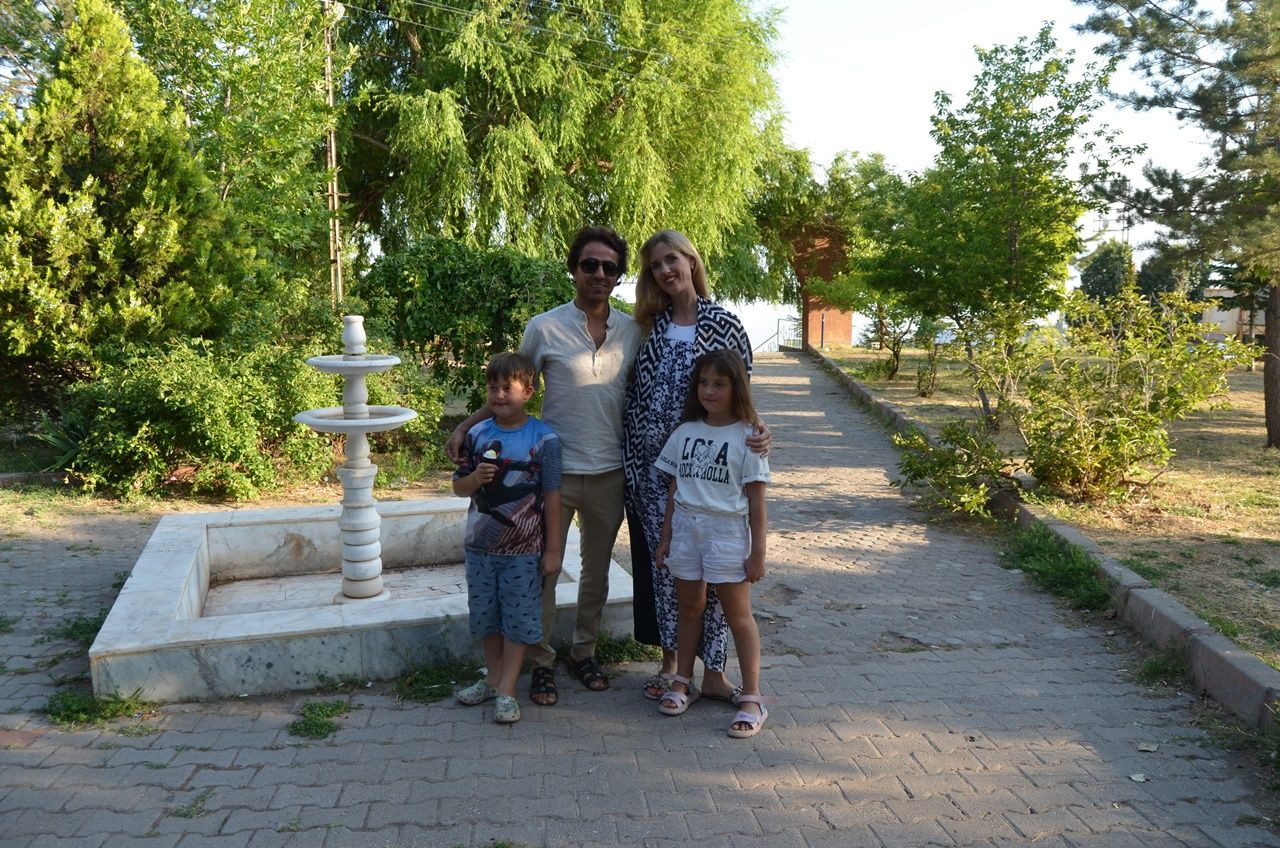 Bitlis'in Alman gelini Wilma Elles, kayınvalidesinin elini öpmeye gitti! Büryan yedi, Van Gölü'nde yüzdü - Sayfa 9