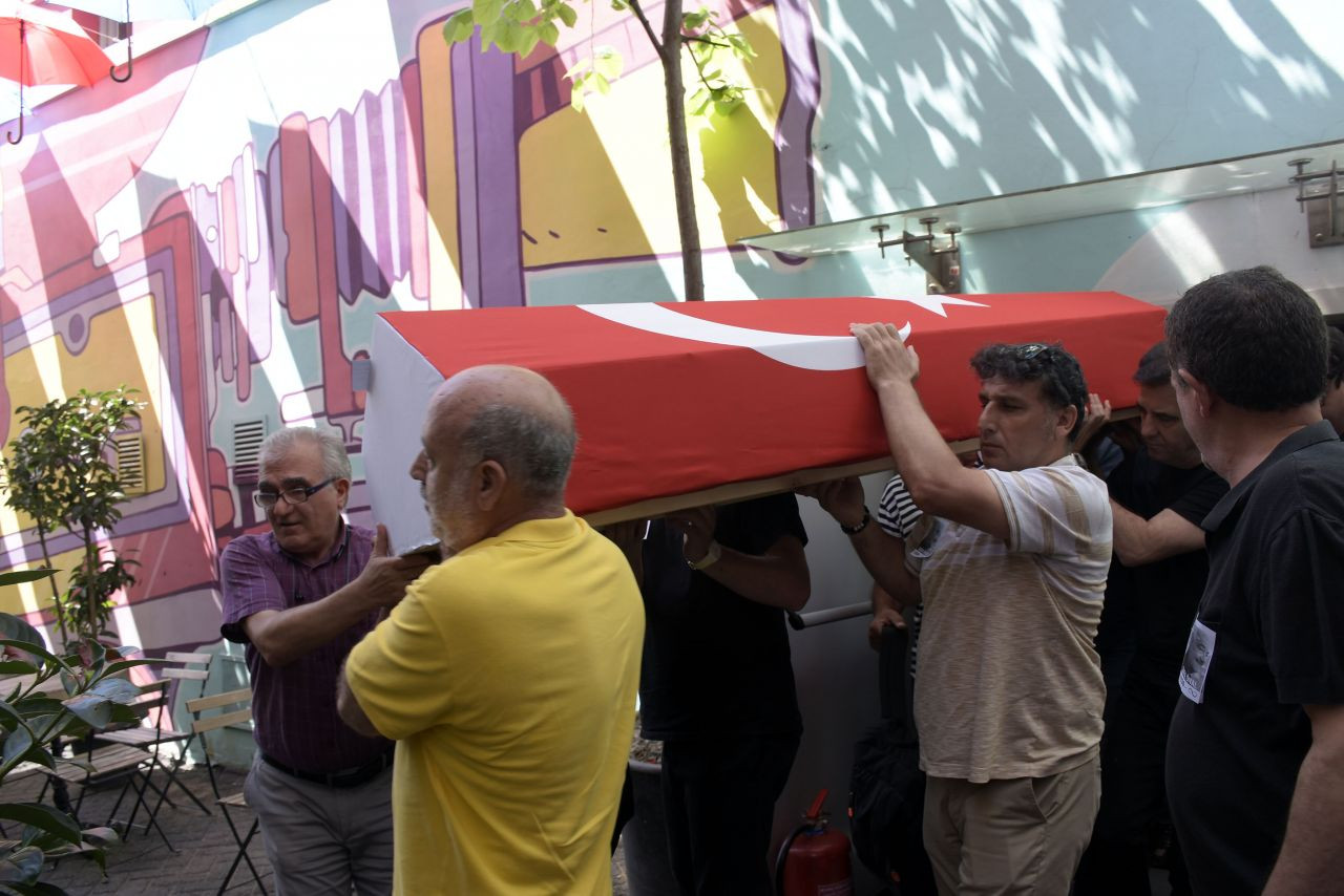 Usta senarist Safa Önal'a veda! Atlas 1948 Sineması'nda tören düzenlendi - Sayfa 5