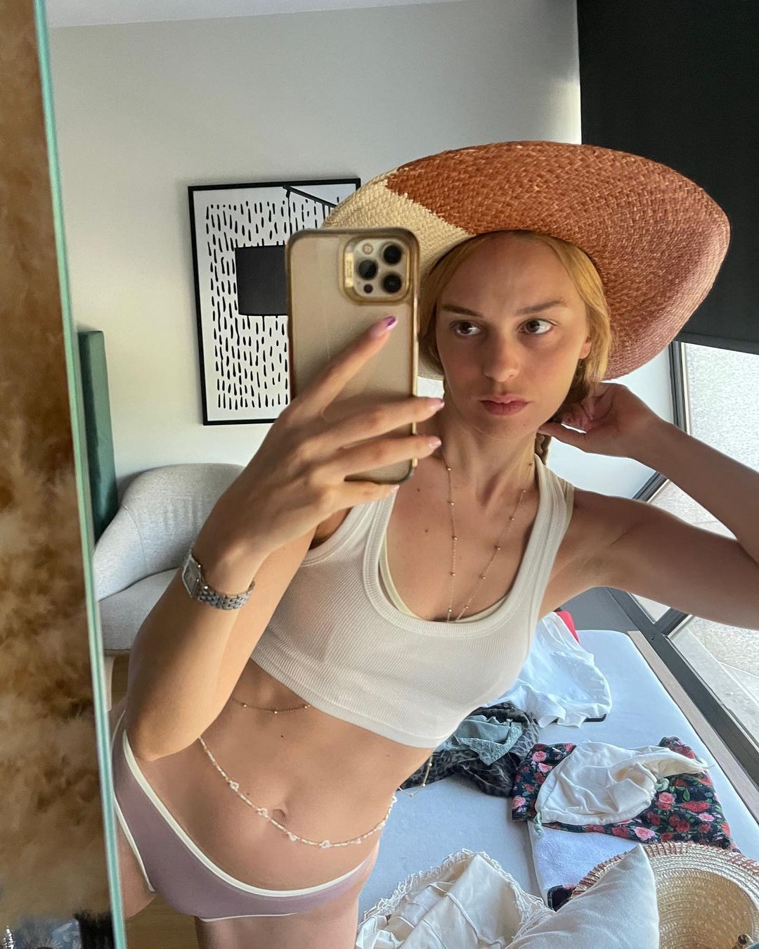 Nilperi Şahinkaya, Münevver Karabulut'u vahşice öldüren Cem Garipoğlu'nun kardeşi Sakine Garipoğlu ile görüntülenince tepki yağmıştı! Ünlü oyuncudan yeni açıklama geldi - Sayfa 5