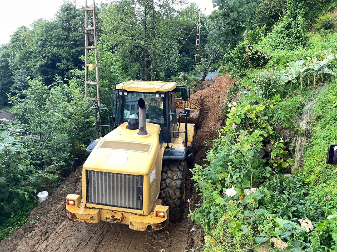 Rize'de şiddetli yağış ve heyelan! 8 ev boşaltıldı - Sayfa 10