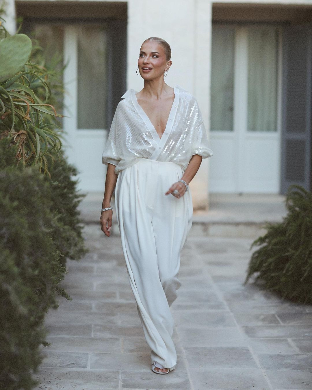 Çiçeği burnunda gelin Burcu Esmersoy'dan sosyal medyayı sallayan pozlar - Sayfa 7