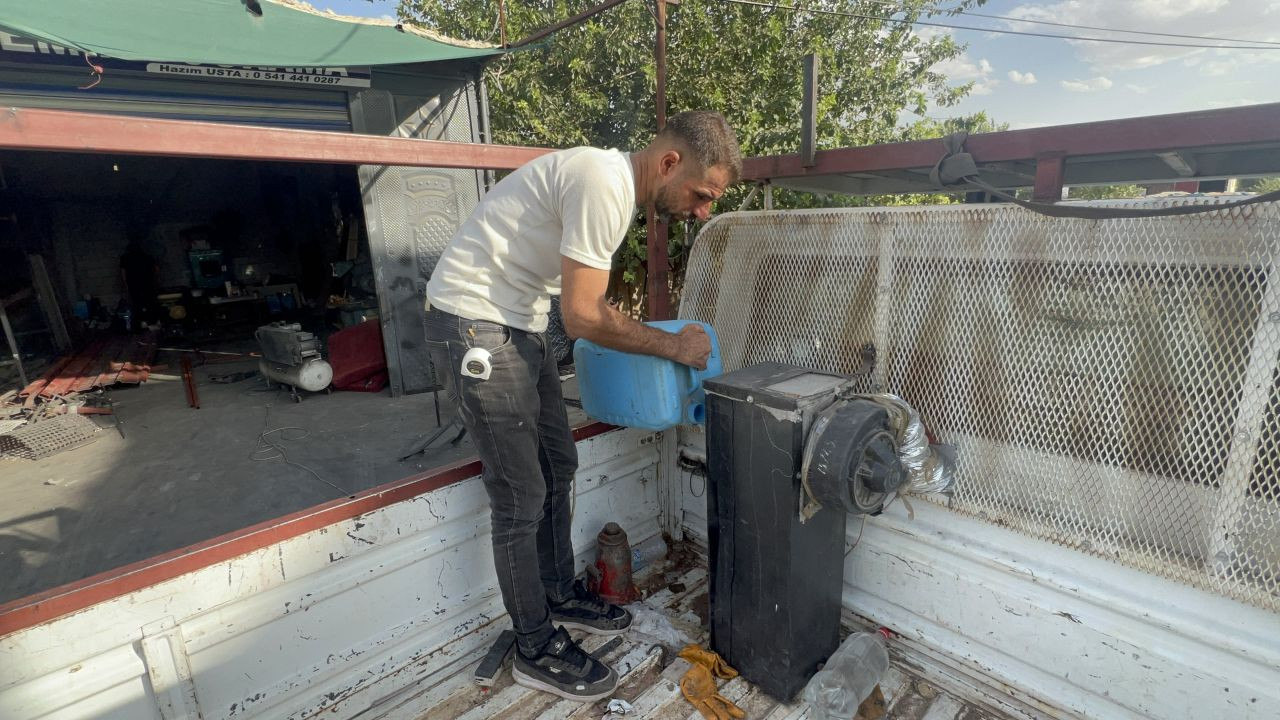 Şırnak sıcaklarından bunalan vatandaşın ilginç çözümü: Hurda malzemelerden aracına su kliması taktırdı! - Sayfa 7