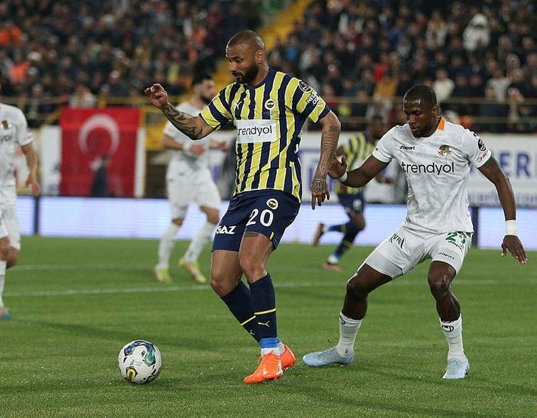 Ali Koç'un 4,5 M.€'luk forveti istenmeyen adam ilan edildi Dursun Özbek derin bir oh çekti - Sayfa 13