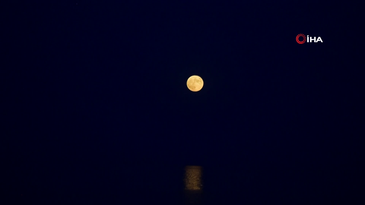 Van Gölü üzerinde yükselen dolunay eşsiz bir manzara yarattı - Sayfa 7