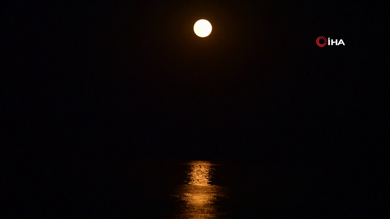 Van Gölü üzerinde yükselen dolunay eşsiz bir manzara yarattı - Sayfa 8
