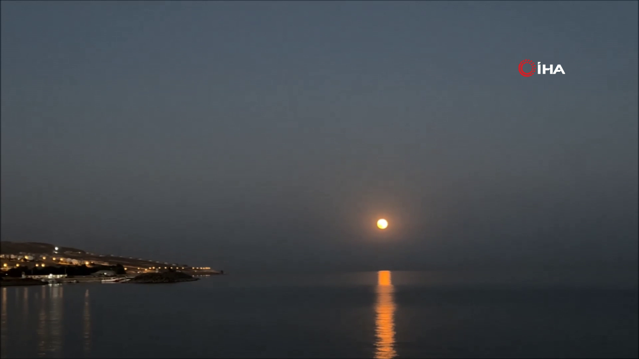 Van Gölü üzerinde yükselen dolunay eşsiz bir manzara yarattı - Sayfa 11
