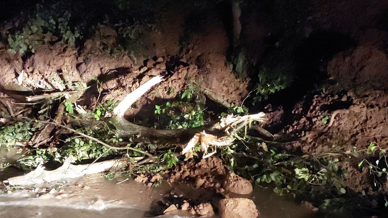 Rize’de şiddetli yağışlar etkisini gösterdi: 4 kişilik aile tedbir amaçlı tahliye edildi - Sayfa 7