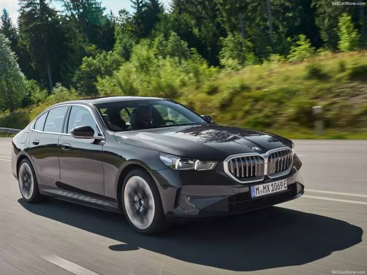 BMW 5 serisi, yepyeni haliyle satışa sunuldu! İşte Türkiye fiyatı... - Sayfa 27