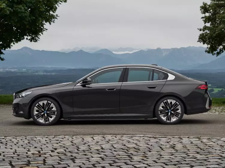 BMW 5 serisi, yepyeni haliyle satışa sunuldu! İşte Türkiye fiyatı... - Sayfa 28