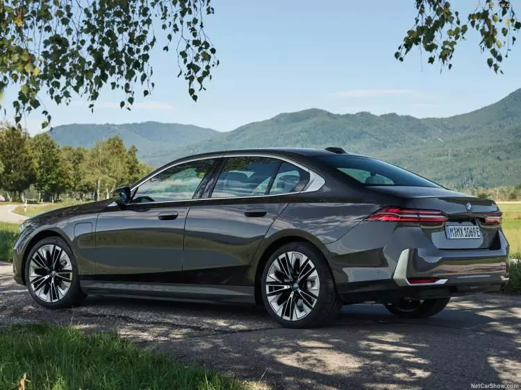 BMW 5 serisi, yepyeni haliyle satışa sunuldu! İşte Türkiye fiyatı... - Sayfa 29