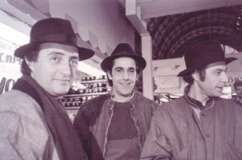 Ölümüyle tüm Türkiye yasa boğulmuştu! MFÖ'nün usta sanatçısı Özkan Uğur doğum gününde eşi ve oğlu tarafından böyle anıldı! - Sayfa 9