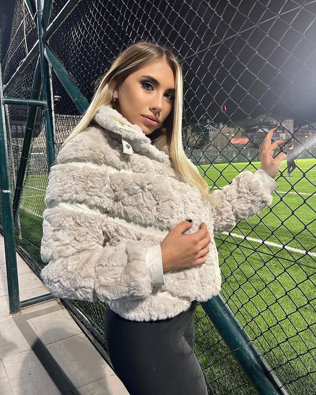 Kadın hakemi gören tribünlerden "Hakeme Kalkan Eller Kırılsın" tezahüratı yükseldi! Hakem Elif Karaarslan da gülümseyerek cevap verdi - Sayfa 10