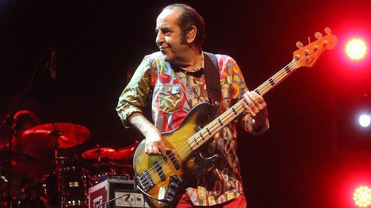 Ölümüyle tüm Türkiye yasa boğulmuştu! MFÖ'nün usta sanatçısı Özkan Uğur doğum gününde eşi ve oğlu tarafından böyle anıldı! - Sayfa 14