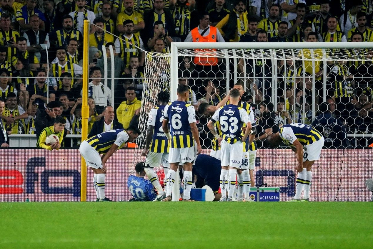 "3 kulhuvallah 1 elham okuyacaksın başka yapacak bir şey yok. Tuvalete gidiyorsun maç 2 olmuş" - Sayfa 9