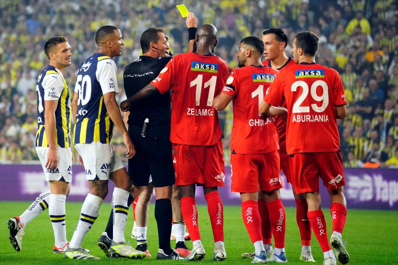 "3 kulhuvallah 1 elham okuyacaksın başka yapacak bir şey yok. Tuvalete gidiyorsun maç 2 olmuş" - Sayfa 10