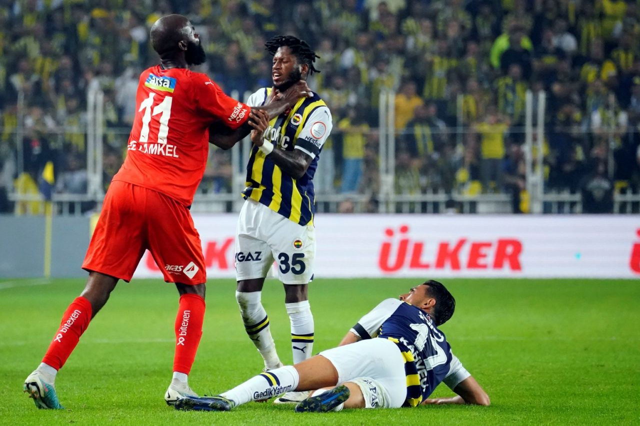 "3 kulhuvallah 1 elham okuyacaksın başka yapacak bir şey yok. Tuvalete gidiyorsun maç 2 olmuş" - Sayfa 11