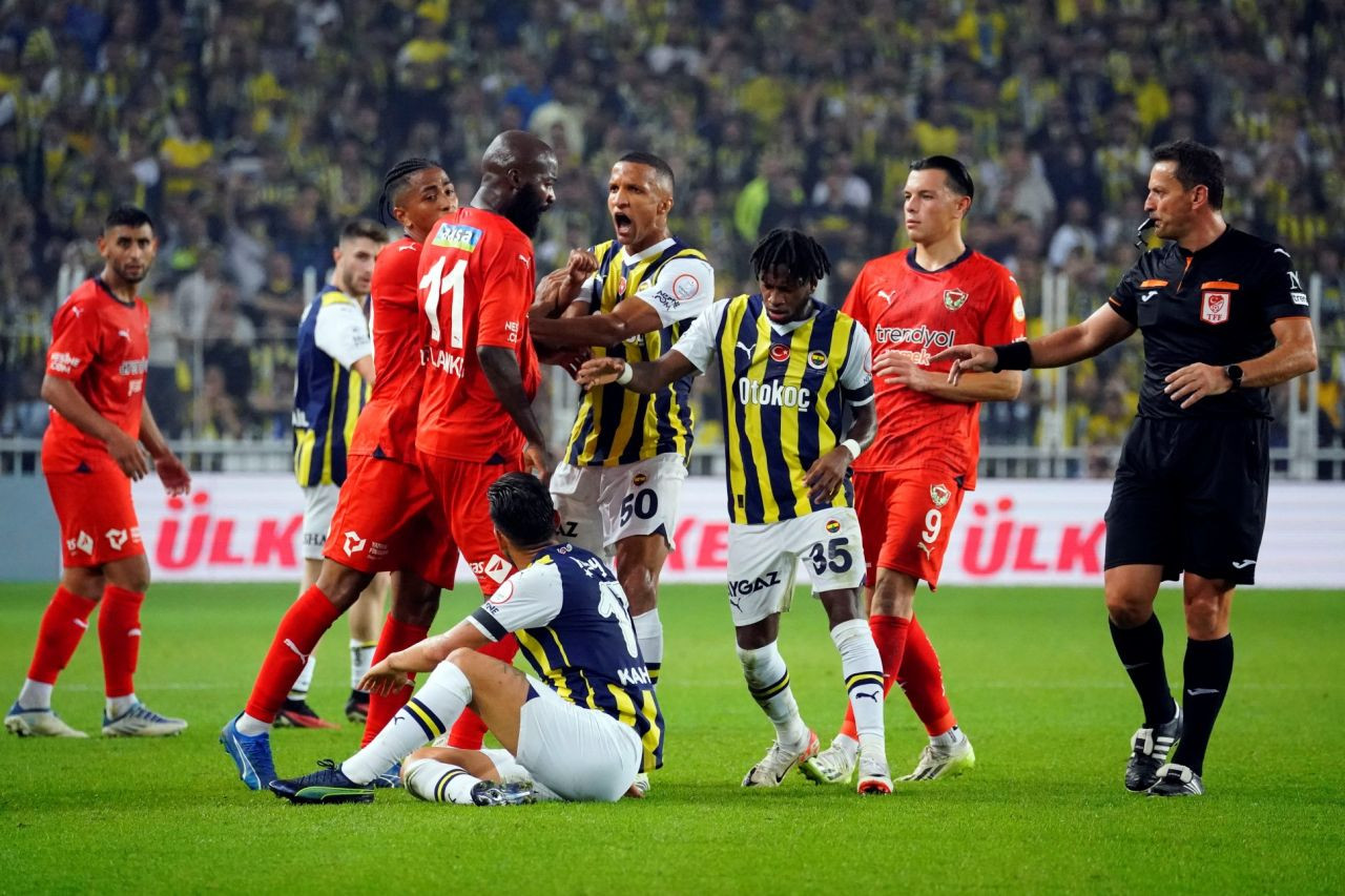 "3 kulhuvallah 1 elham okuyacaksın başka yapacak bir şey yok. Tuvalete gidiyorsun maç 2 olmuş" - Sayfa 12