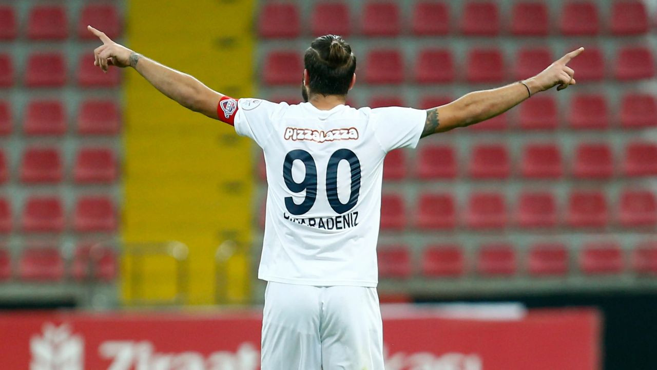 Yıldız futbolcudan yıllar sona gelen inanılmaz itiraf! "İshaldim, korner bayrağının oraya pisledim" - Sayfa 9