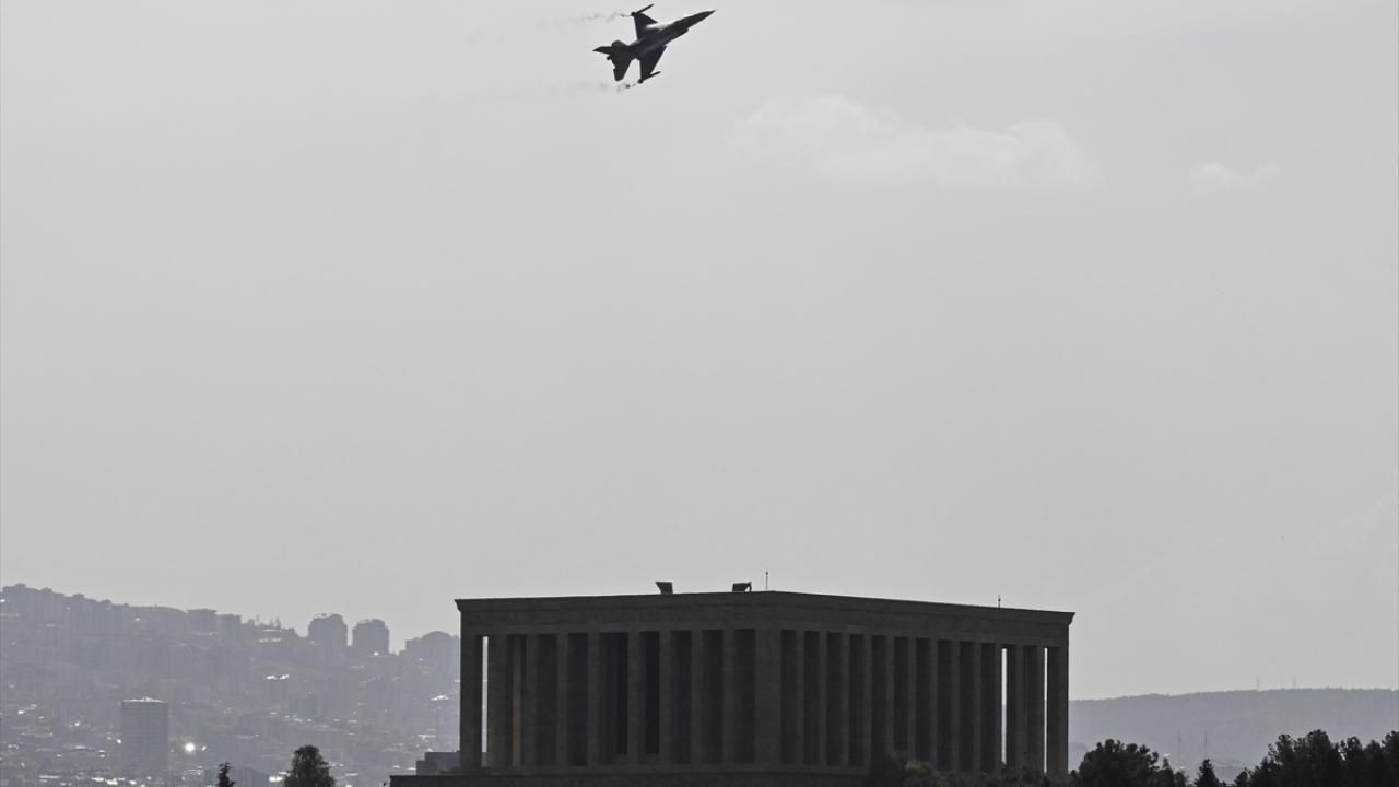 SOLOTÜRK'ten Anıtkabir semalarında gösteri uçusu - Sayfa 5