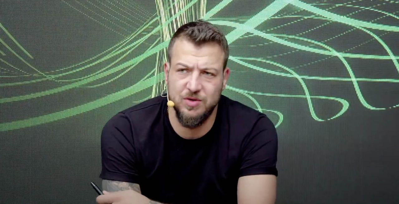 “Beşiktaş’ın futbolcusu sabaha karşı bardan çıkarken yakalanıyor. 5 bin dolar verip fotoğrafı sildiriyor! Delikanlıysan sildirme, yayınlansın fotoğrafın” - Sayfa 6