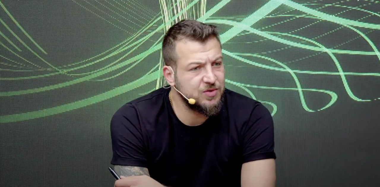 “Beşiktaş’ın futbolcusu sabaha karşı bardan çıkarken yakalanıyor. 5 bin dolar verip fotoğrafı sildiriyor! Delikanlıysan sildirme, yayınlansın fotoğrafın” - Sayfa 5