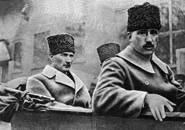 Atatürk'ün hayata veda edişinin 85. yıl dönümü... Binlerce vatandaş Dolmabahçe Sarayı'na akın etti... - Sayfa 7
