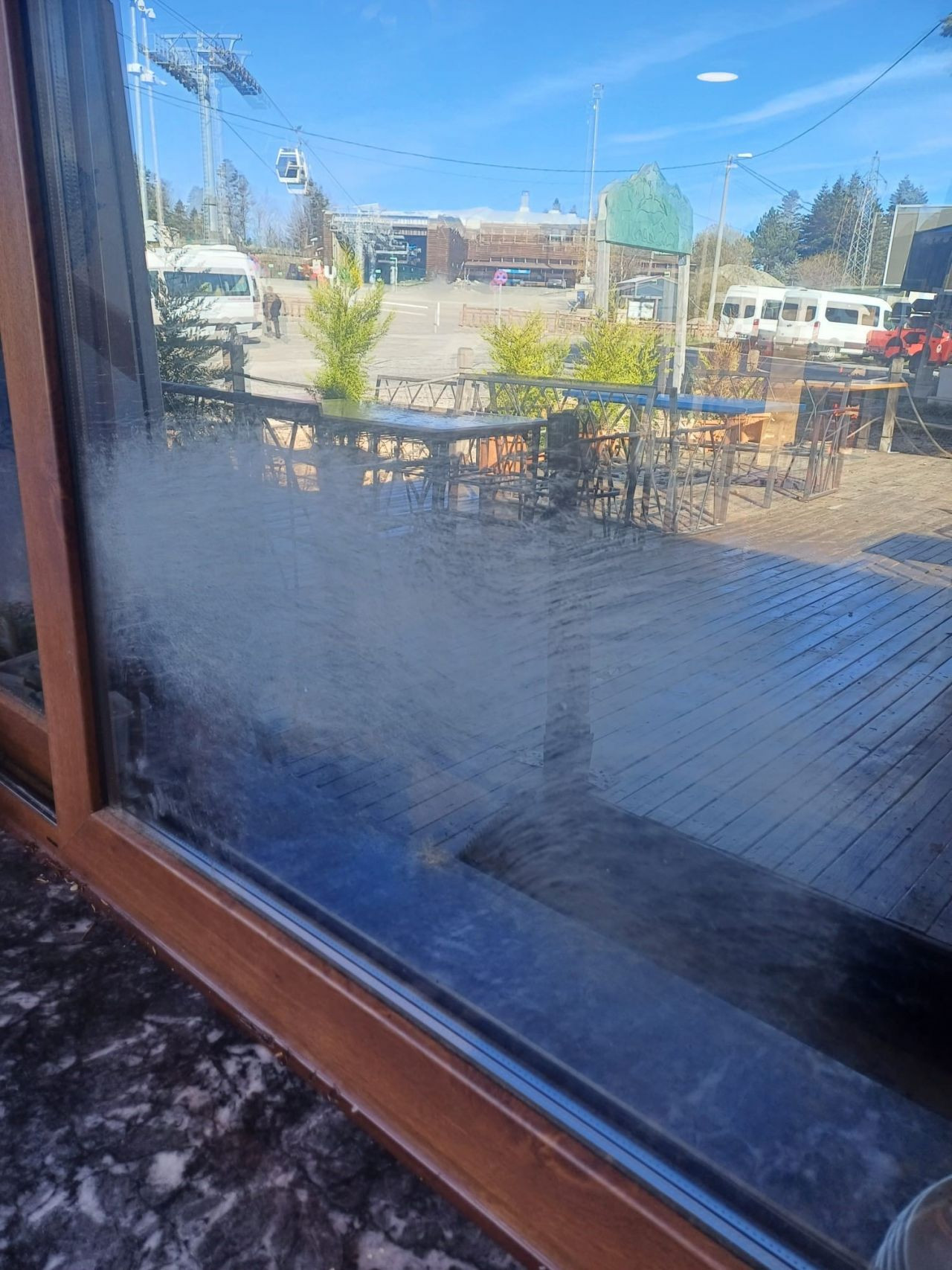 Uludağ'da aç kalan ayılar dükkanları bastı! Ne var ne yok yiyen ayılar esnafı şoke etti - Sayfa 13