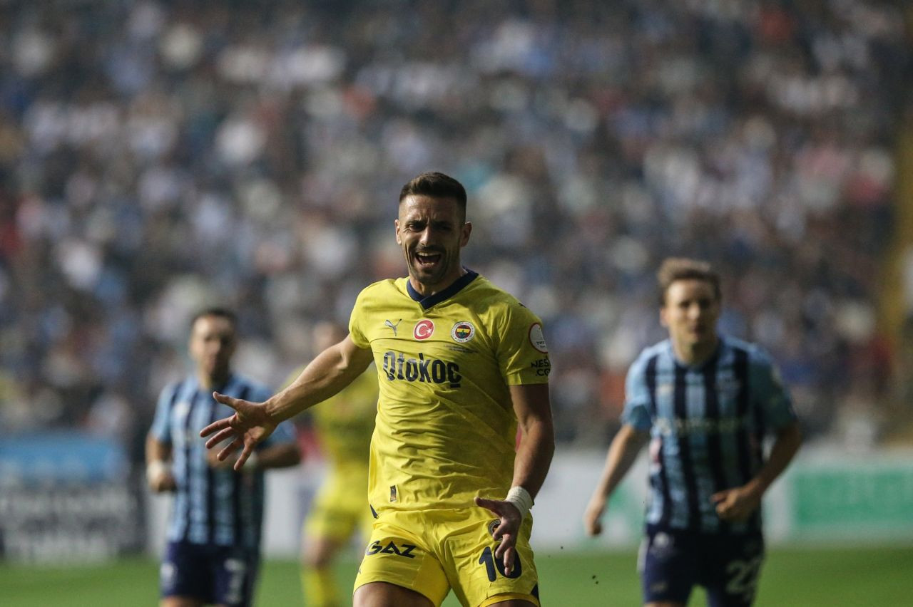 "Her çıkan hocaya laf yapıyor. Sanki antrenör futbolcu olarak almışlar" - Sayfa 7