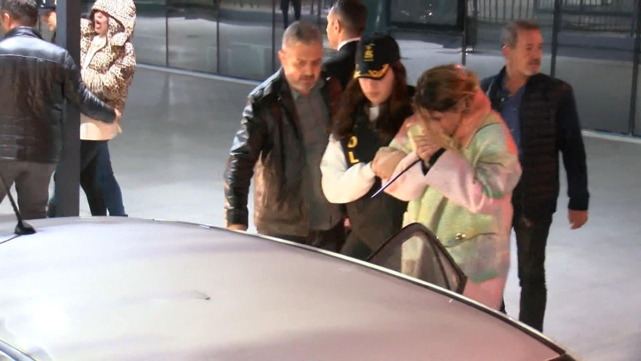 Nihal Candan ve Bahar Candan'ın annesi canlı yayında gözyaşlarına boğuldu! Umut Candan, o soruyu duyar duymaz telefonu kapattı! - Sayfa 9