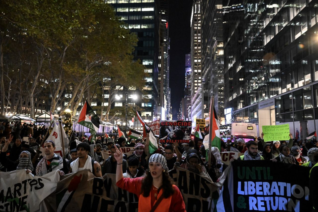 ABD'de binlerce insan Filistin için yürüdü! Washington ve New York'ta İsrail'in Gazze'ye saldırıları protesto edildi - Sayfa 7