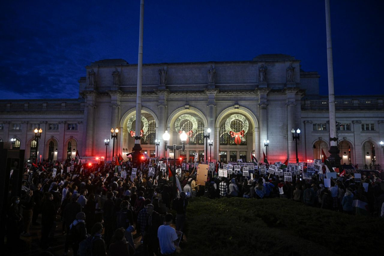 ABD'de binlerce insan Filistin için yürüdü! Washington ve New York'ta İsrail'in Gazze'ye saldırıları protesto edildi - Sayfa 9