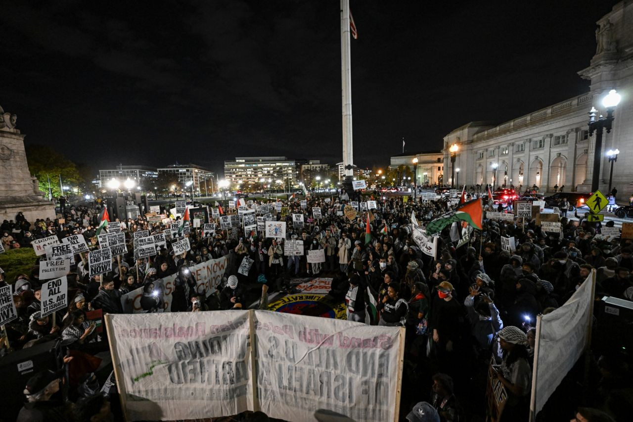 ABD'de binlerce insan Filistin için yürüdü! Washington ve New York'ta İsrail'in Gazze'ye saldırıları protesto edildi - Sayfa 10