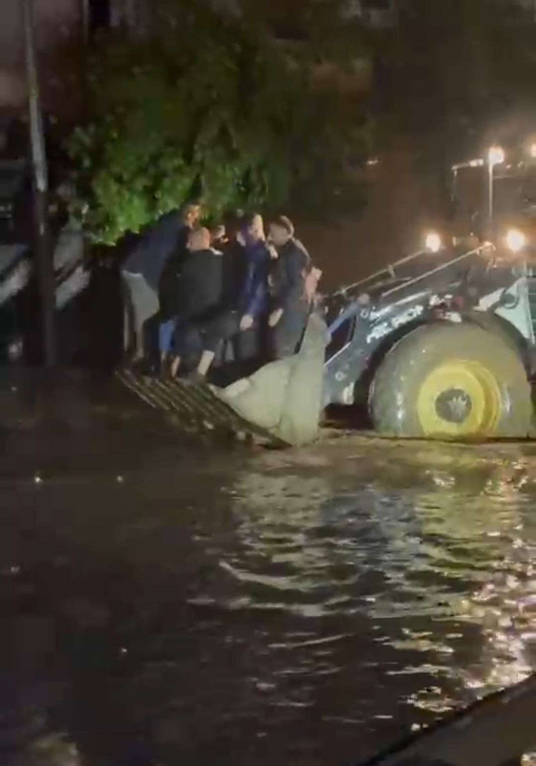 Batman ve Diyarbakır'da sel felaketi! Bakan Yerlikaya acı bilançoyu paylaştı! Ölü sayısı 9'a yükseldi - Sayfa 7