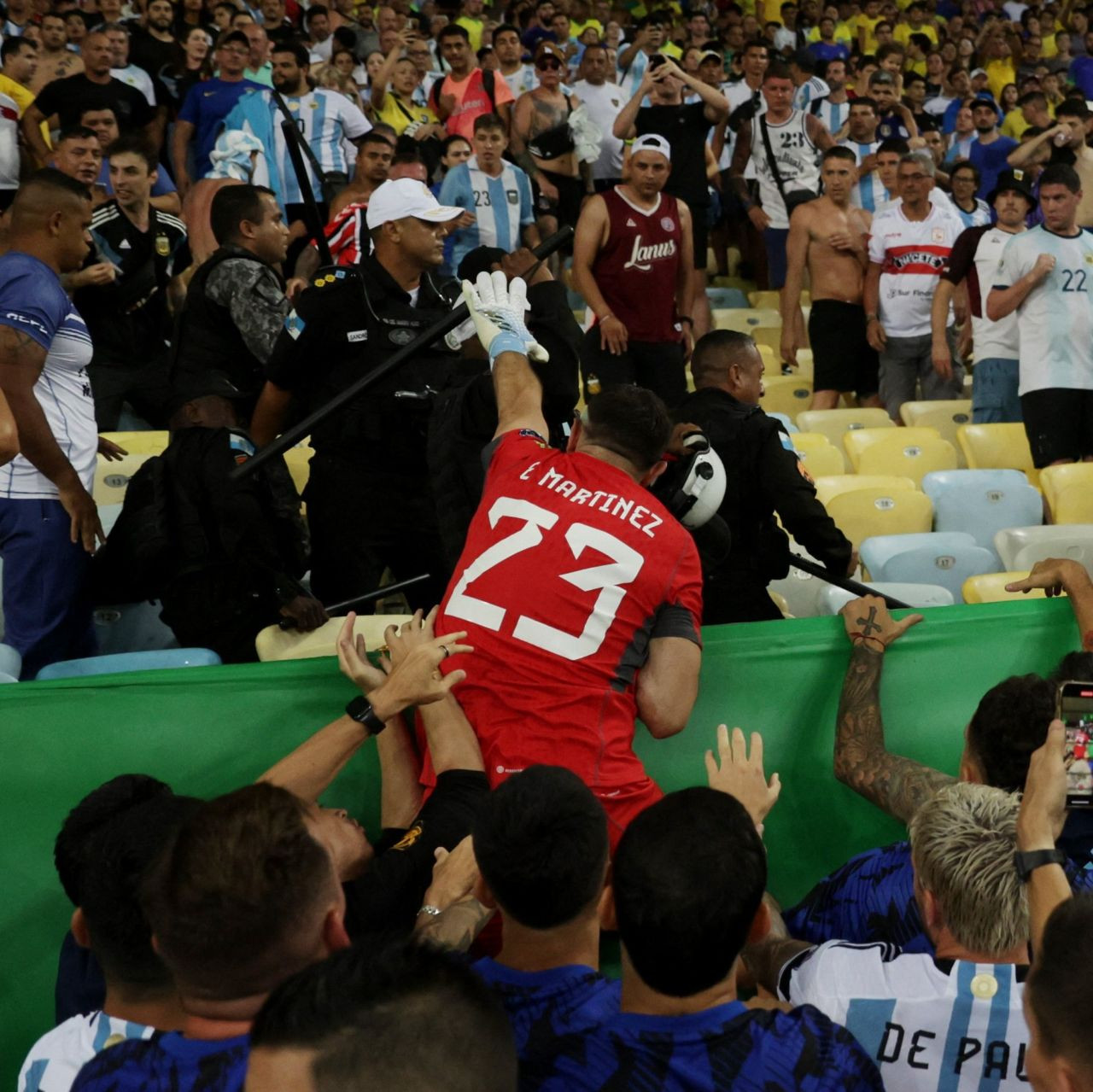 Olaylı maçta Arjantin, Brezilya'yı devirdi! Tribünler karıştı... - Sayfa 5