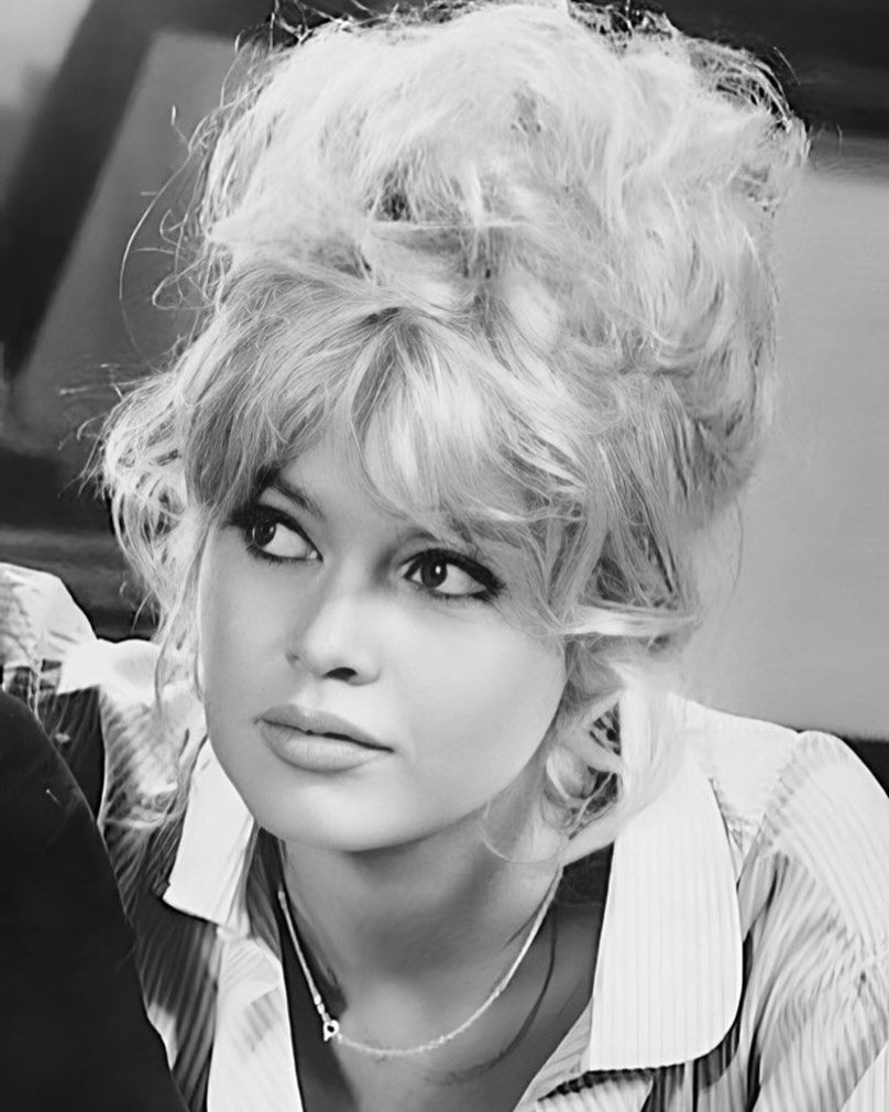 Dünyanın en güzel kadınları seçildi! Listeye 1 Türk adını yazdırdı: İşte yüz hatlarıyla hafızalara kazınan birbirinden güzel ünlü isimler - Sayfa 11