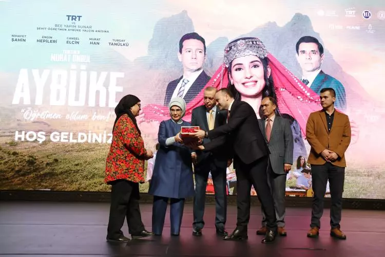 ''Aybüke'' filminin galasından duygulandıran anlar! - Sayfa 22