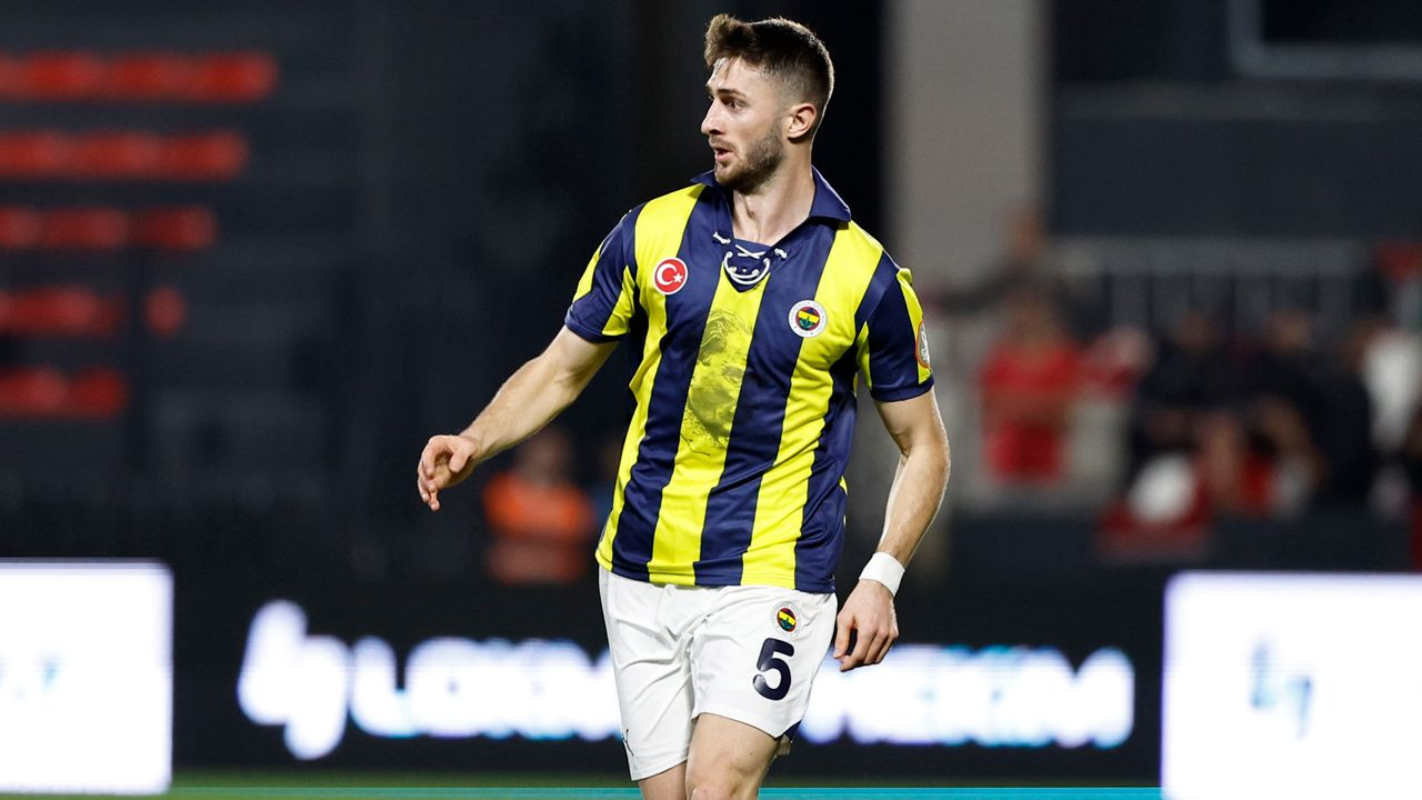 Fenerbahçe'nin Fatih Karagümrük maçı ilk 11'i belli oldu! İsmail Kartal'a Fred ve Djiku'dan yıkan haber... - Sayfa 7