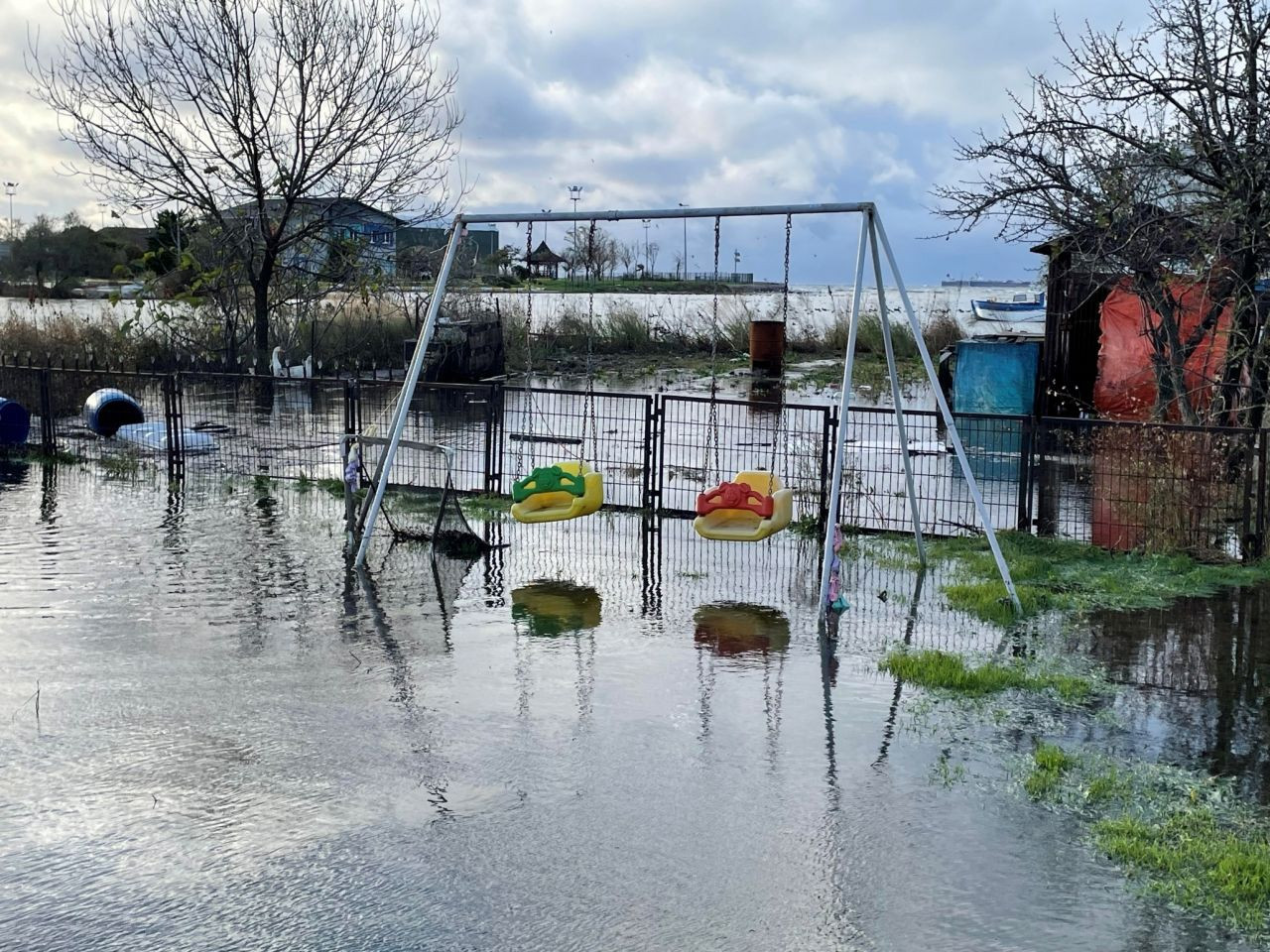 Küçükçekmece’de göl seviyesi yükseldi: Evler su altında kaldı - Sayfa 6