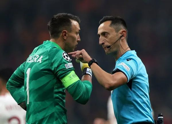 Sosyal medyayı kasıp kavuran şok iddia: “Galatasaray Filistin’e destek verdiği için UEFA operasyon yapıyor” Herkes bu olayı konuşuyor… - Sayfa 5