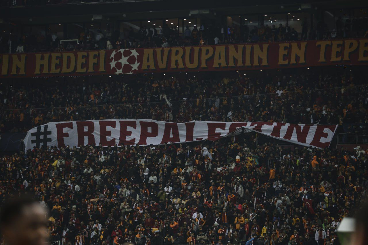 Sosyal medyayı kasıp kavuran şok iddia: “Galatasaray Filistin’e destek verdiği için UEFA operasyon yapıyor” Herkes bu olayı konuşuyor… - Sayfa 10